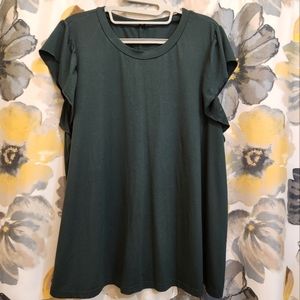 Beautiful Green blouse with short ruffled sleeves. Size XL.